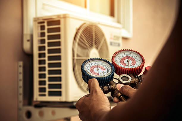 Professional Ac Installation technician working in Arnolds Park, IA